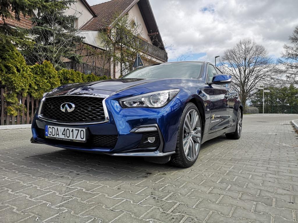 Infiniti Q50 Sport granatowy - Wypożyczalnia samochodów luksusowych Mestenza Trójmiasto Rafał Grzebin