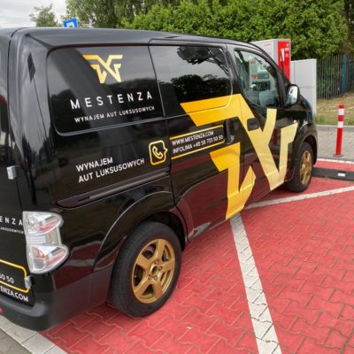 Elektryczny van Nissan e-NV200 - ładowanie. Wypożyczalnia samochodów Mestenza Rafał Grzebin.