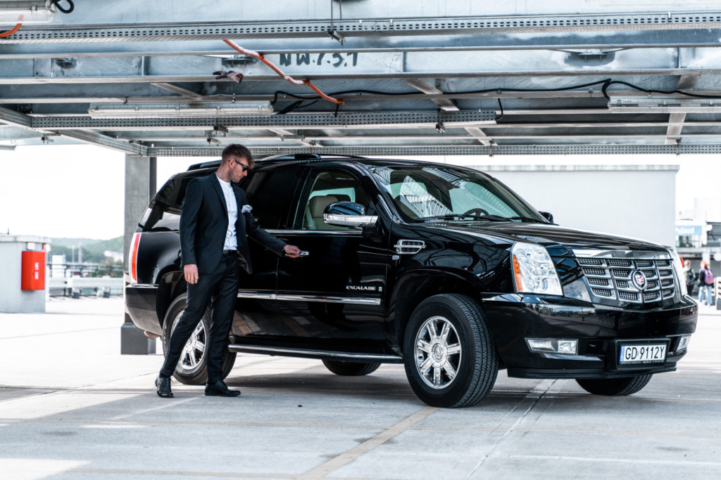 Cadillac Escalade wypożyczalnia samochodów luksusowych Mestenza Rafał Grzebin