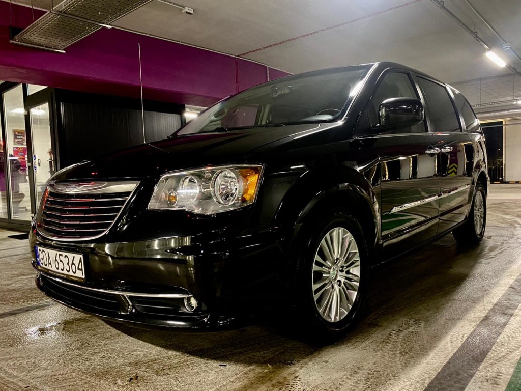 Chrysler Town Country wypozyczalnia samochodow Mestenza Rafał Grzebin